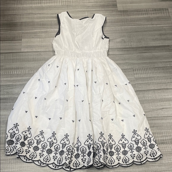 Metro Wear White and Black Embroidered Dress - Picture 6 of 10